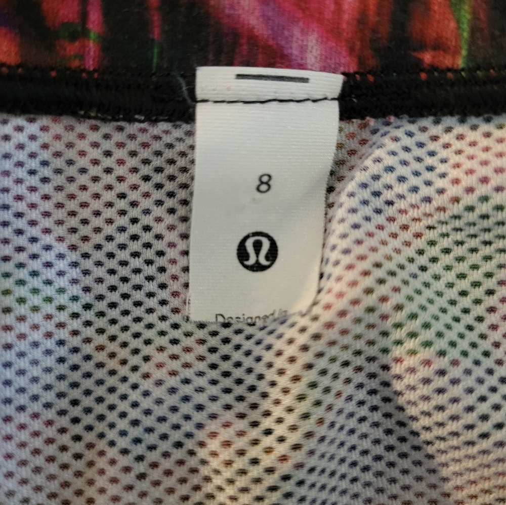 B13. Lululemon athletica multi color short sleeve Tee - Size 8 - Picture 5 of 5